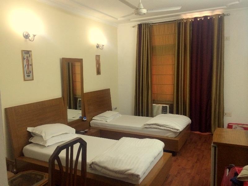Oyo 10308 Hotel Sai Taj Grand Dharamshala Exterior photo
